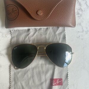 Ray-Ban Gold Sunglasses Sleek Design